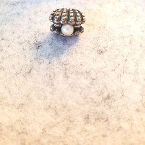 Pandroa Clam and Pearl Charm